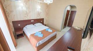 Гостиница Атриум Люкс Витязево  Двухместный номер Делюкс с 1 кроватью или 2 отдельными кроватями и балконом-34