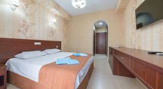 Гостиница Атриум Люкс Витязево  Двухместный номер Делюкс с 1 кроватью или 2 отдельными кроватями и балконом-18