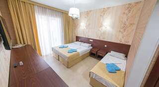 Гостиница Атриум Люкс Витязево  Двухместный номер Делюкс с 1 кроватью или 2 отдельными кроватями и балконом-48