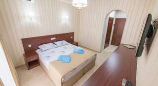 Гостиница Атриум Люкс Витязево  Двухместный номер Делюкс с 1 кроватью или 2 отдельными кроватями и балконом-25