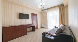 Гостиница Атриум Люкс Витязево  Двухместный номер Делюкс с 1 кроватью или 2 отдельными кроватями и балконом-40