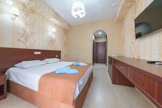 Гостиница Атриум Люкс Витязево  Двухместный номер Делюкс с 1 кроватью или 2 отдельными кроватями и балконом-61